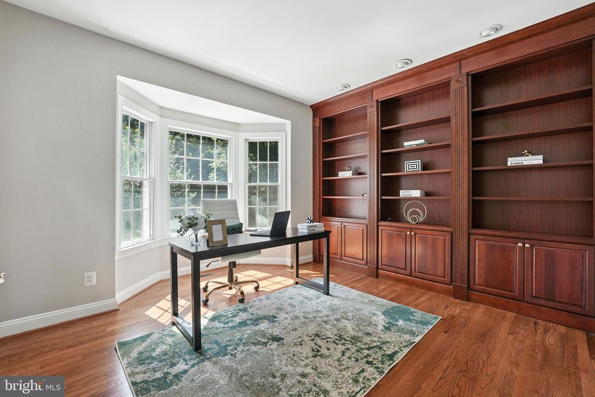 Home Office, Interior, Recessed Lighting, Wood Texture Flooring