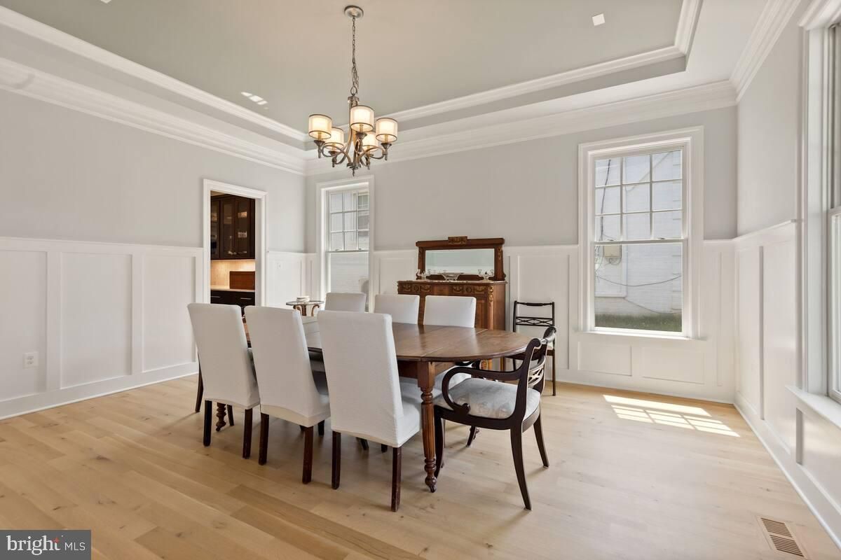 Chandelier, Dining room, Interior, Recessed Lighting, Wood Texture Flooring
