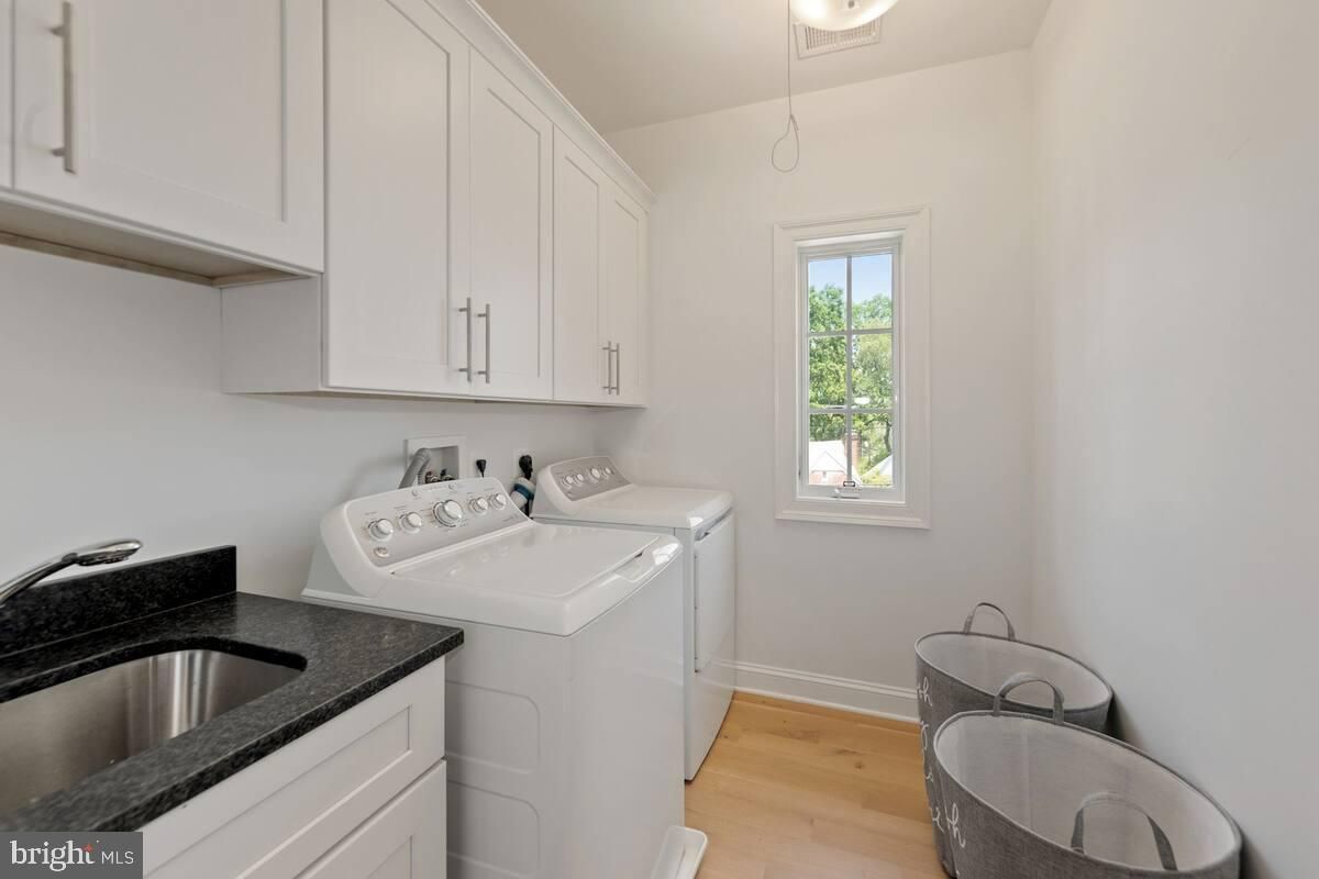 Interior, Washer, Wood Texture Flooring