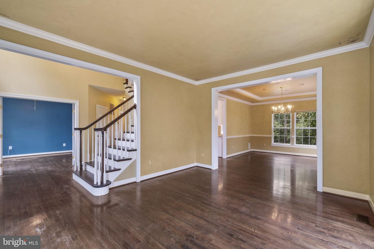Chandelier, Empty room, Interior, Pendant Lights, Wood Texture Flooring