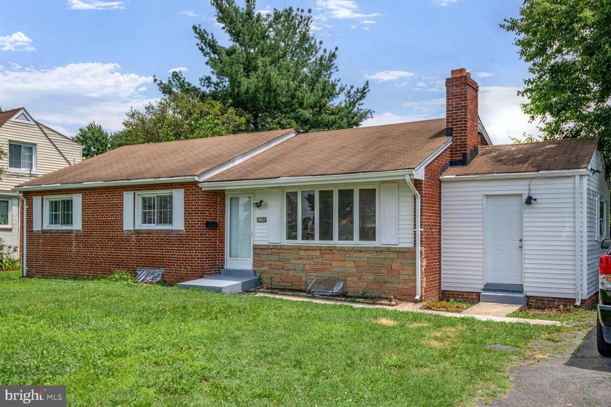 Exterior, Facade, Brick Facade, Cape Cod