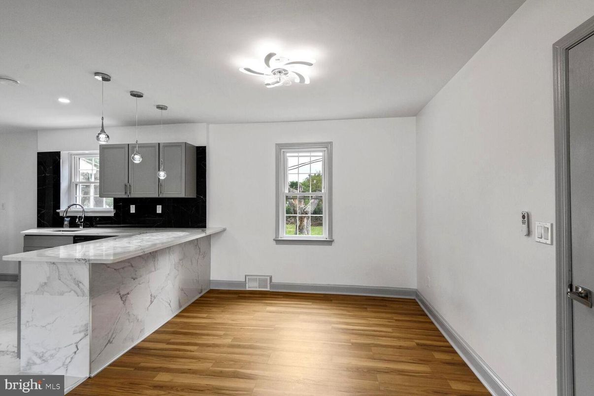 Interior, Kitchen, Pendant Lights, Recessed Lighting, Wood Texture Flooring