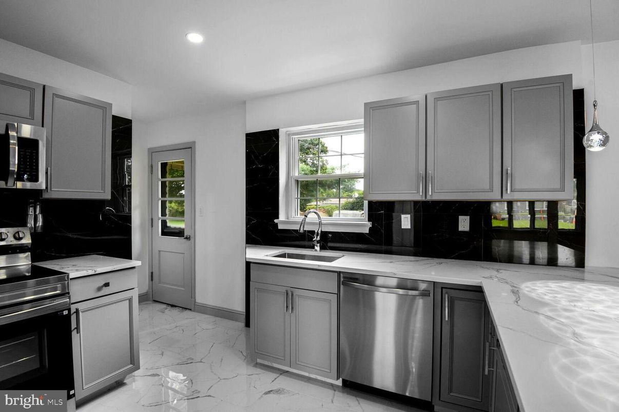 Interior, Kitchen, Marble, Recessed Lighting, Stainless Steel Appliances