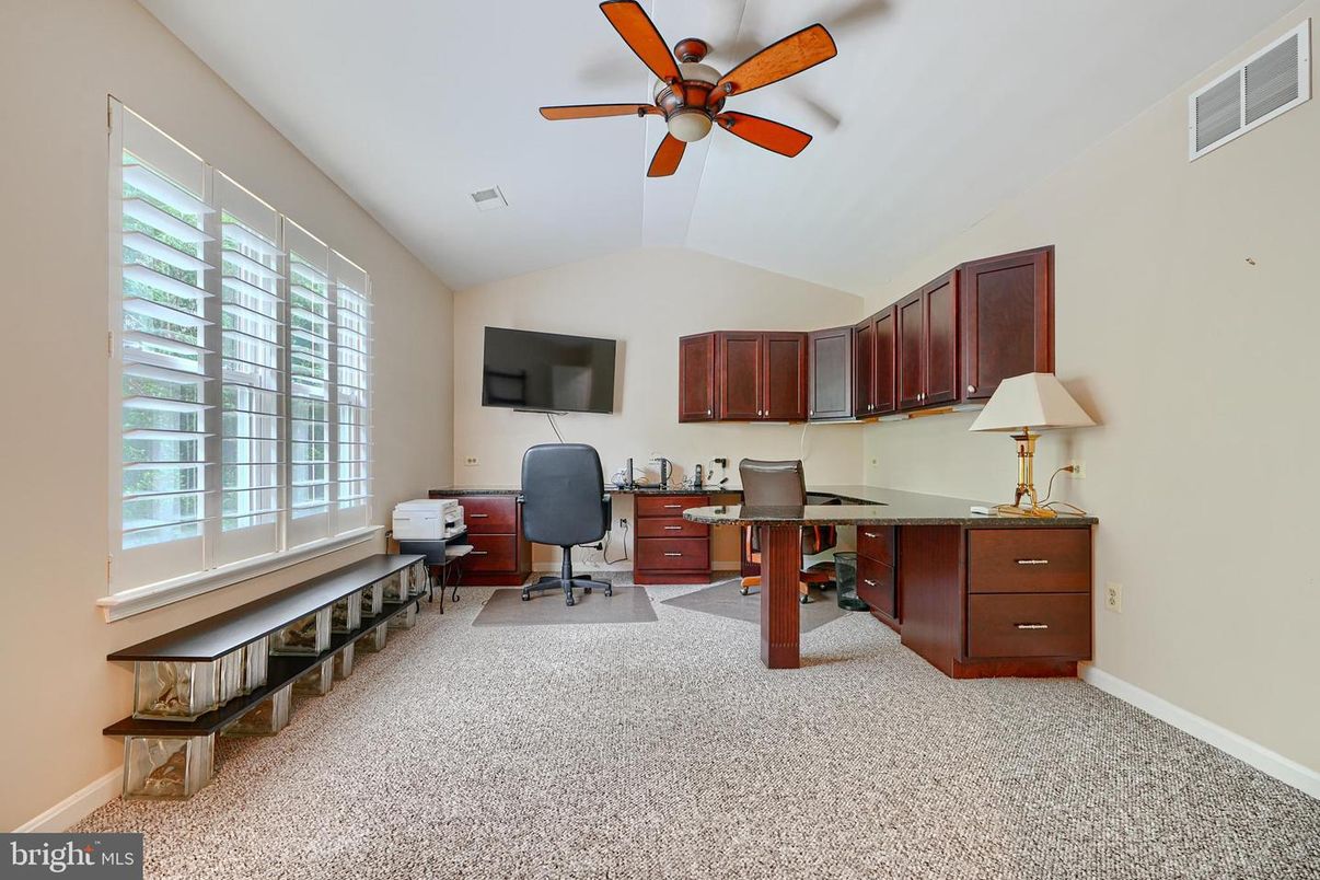 Home Office, Interior