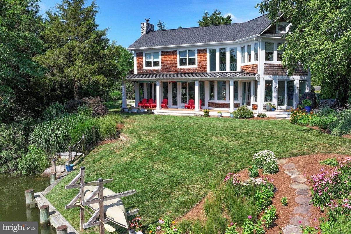 Backyard, Exterior, Facade, Brick Facade, Georgian