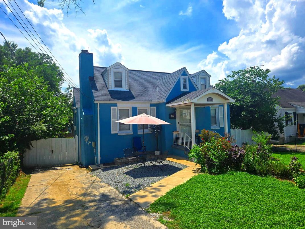 Backyard, Exterior, Facade, Cape Cod