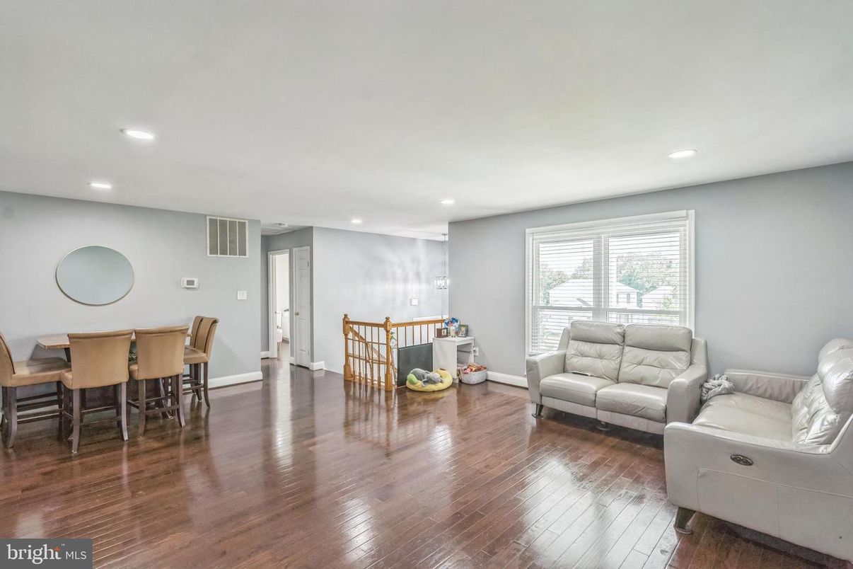 Dining room, Interior, Living room, Recessed Lighting, Wood Texture Flooring