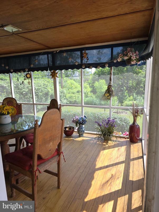 Dining room, Interior, Sun Room, Wooden Ceilings, Wood Texture Flooring