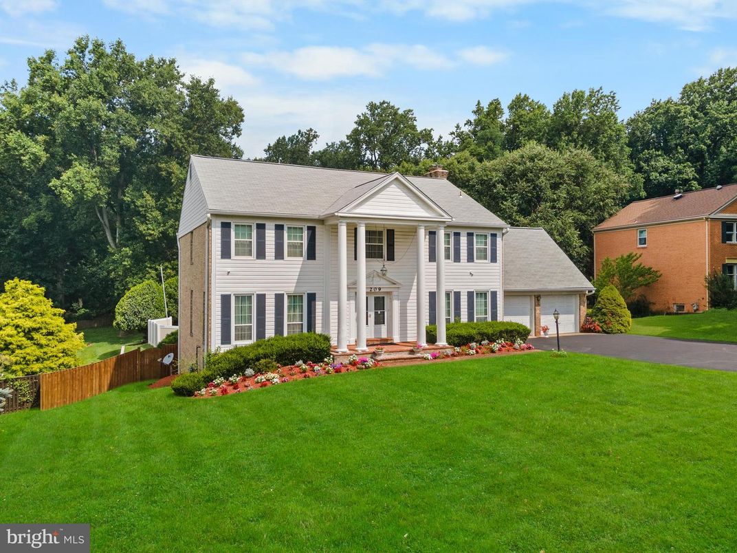 Attached, Backyard, Exterior, Facade, Georgian