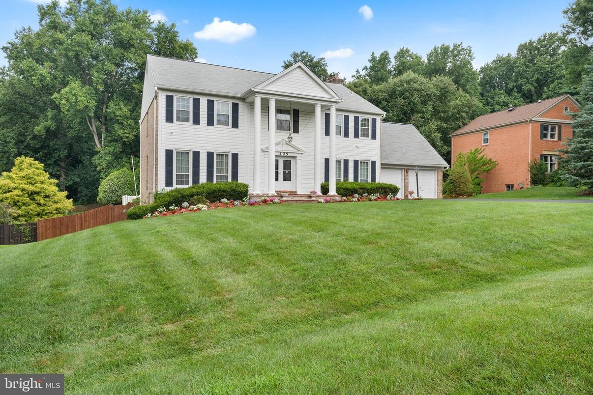Backyard, Exterior, Facade, Georgian