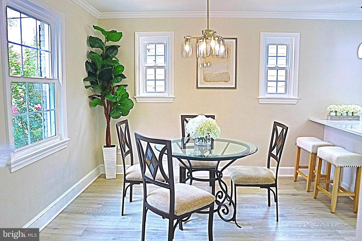 Chandelier, Dining room, Interior, Pendant Lights, Wood Texture Flooring