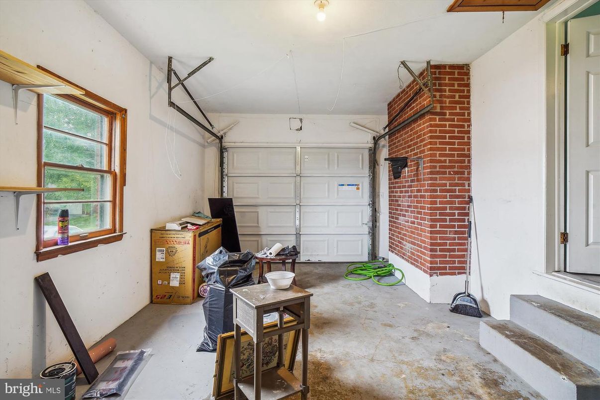 Garage, Interior, Stone Walls