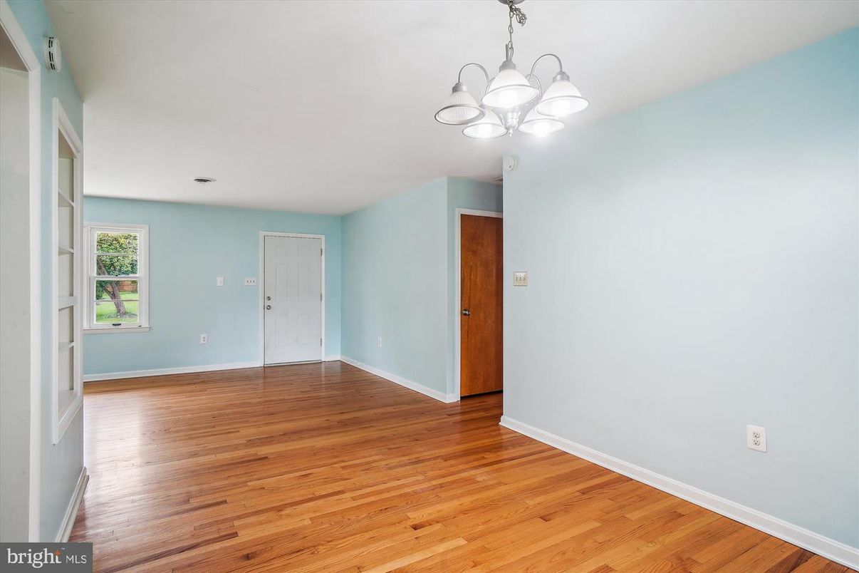 Chandelier, Empty room, Interior, Wood Texture Flooring