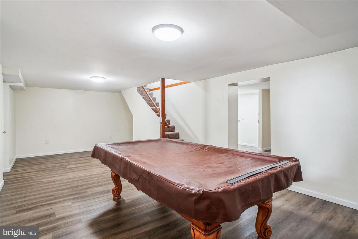 Billiard Table, Game Room, Interior, Wood Texture Flooring