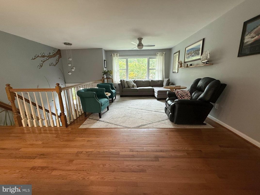 Interior, Living room, Pendant Lights, Wood Texture Flooring