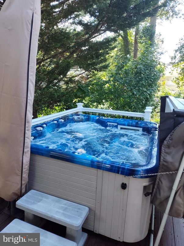 Exterior, Hot Tub