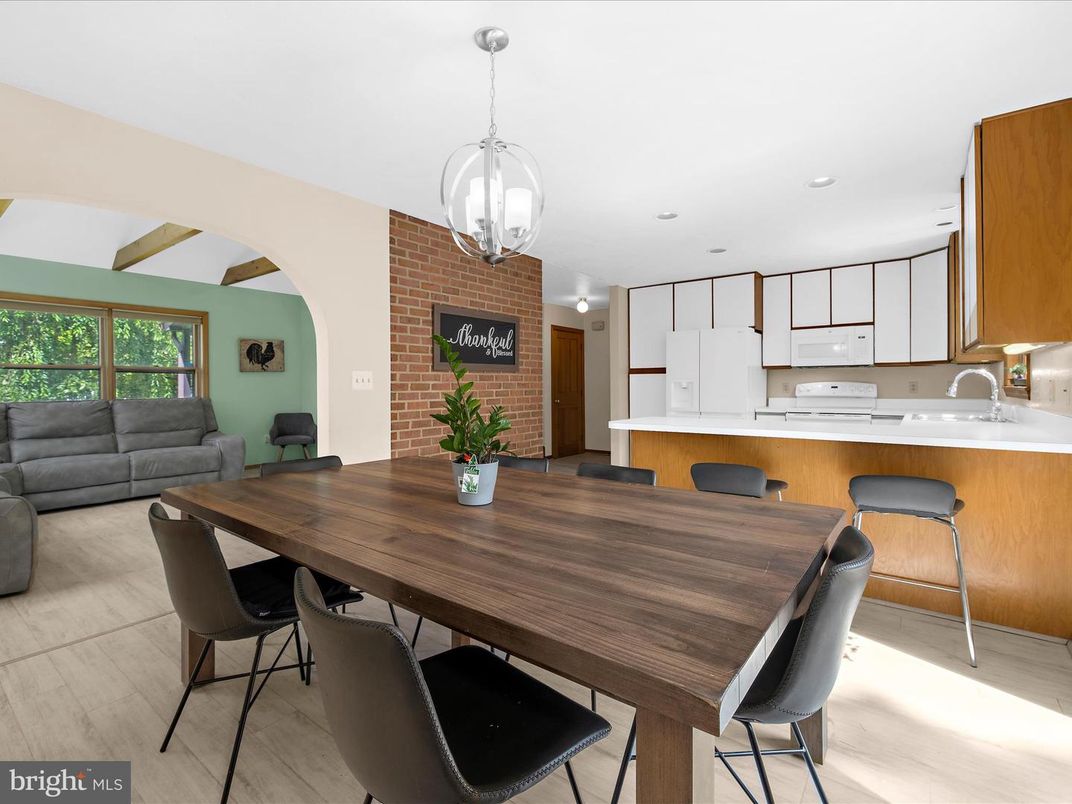 Dining room, Interior, Kitchen, Pendant Lights, Recessed Lighting, Stone Walls, Wood Texture Flooring