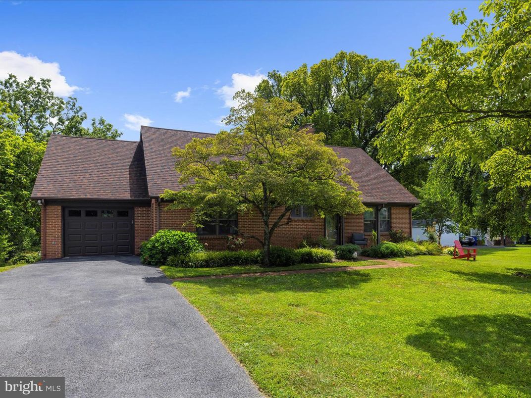 Attached, Exterior, Facade, Brick Facade, Cape Cod