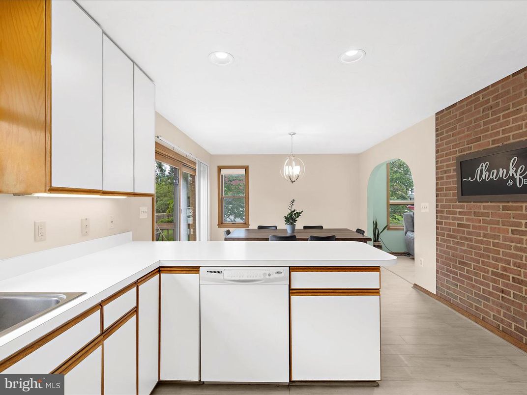 Dining room, Interior, Kitchen, Pendant Lights, Recessed Lighting, Stone Walls, Wood Texture Flooring