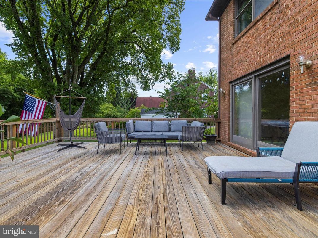 Exterior, Wood Texture Flooring