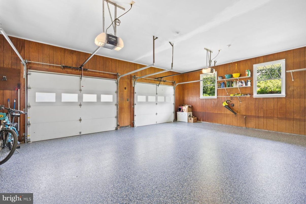 Garage, Interior, Wooden Walls