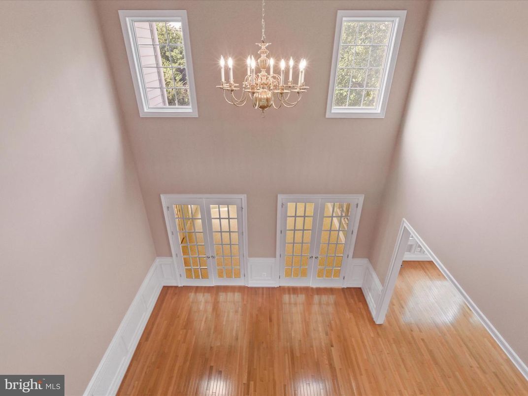 Chandelier, Empty room, Interior, Wood Texture Flooring