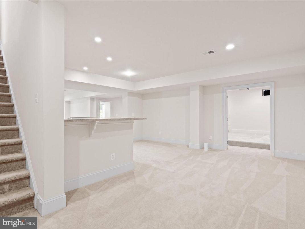 Empty room, Interior, Recessed Lighting