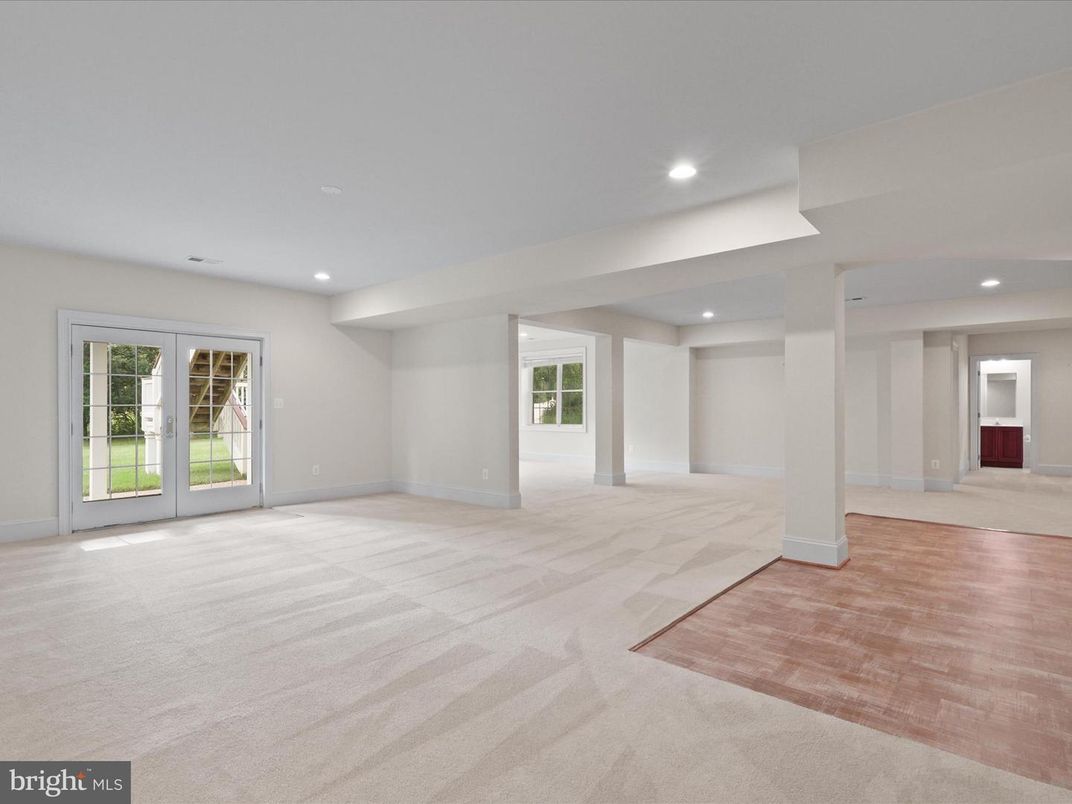 Empty room, Interior, Recessed Lighting