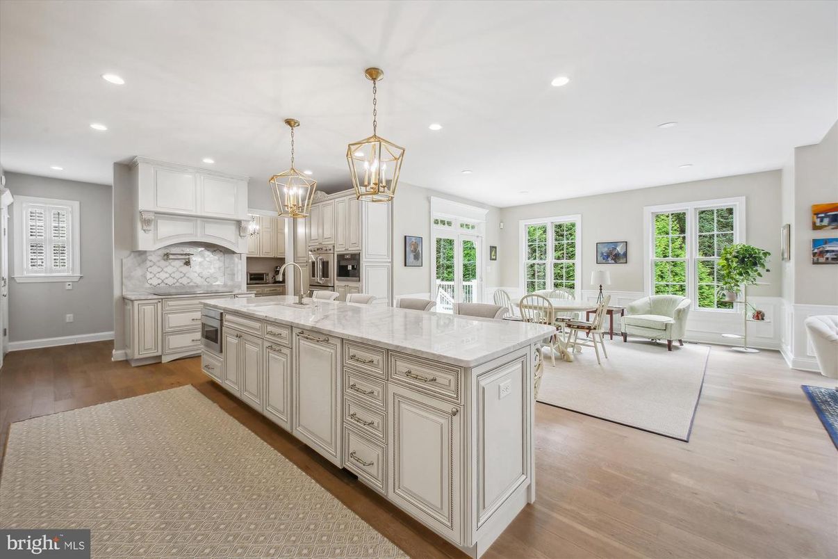Interior, Kitchen, Living room, Pendant Lights, Recessed Lighting, Wood Texture Flooring