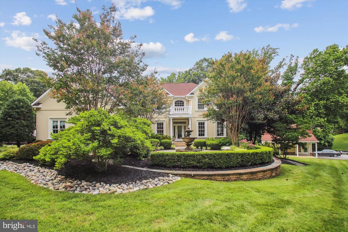 Attached, Backyard, Exterior, Facade, French Provincial