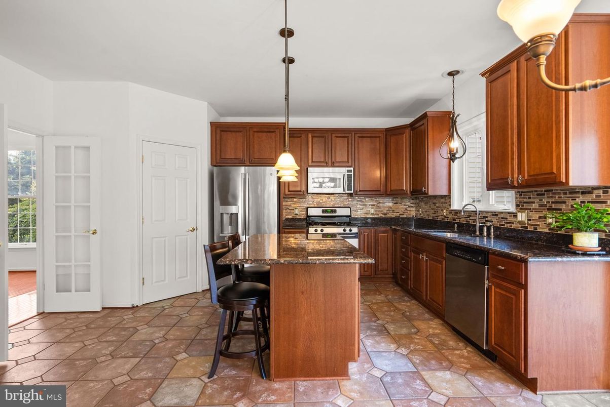 Interior, Kitchen, Pendant Lights, Stainless Steel Appliances