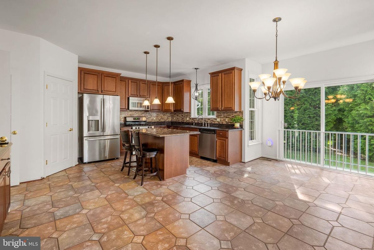 Chandelier, Interior, Kitchen, Pendant Lights, Stainless Steel Appliances