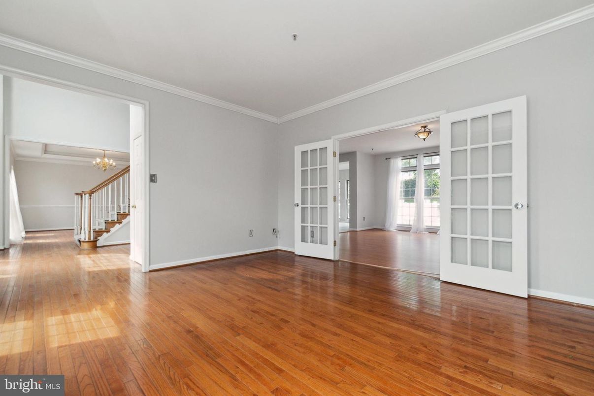 Chandelier, Empty room, Interior, Wood Texture Flooring