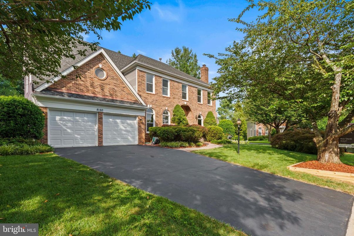 Attached, Exterior, Facade, Brick Facade, Brick Traditional