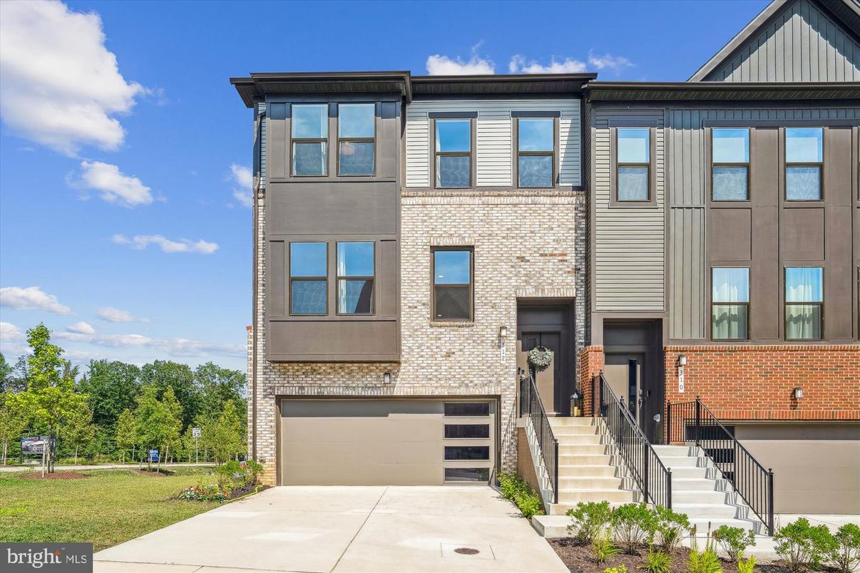 Attached, Exterior, Facade, Brick Facade, Rowhouse