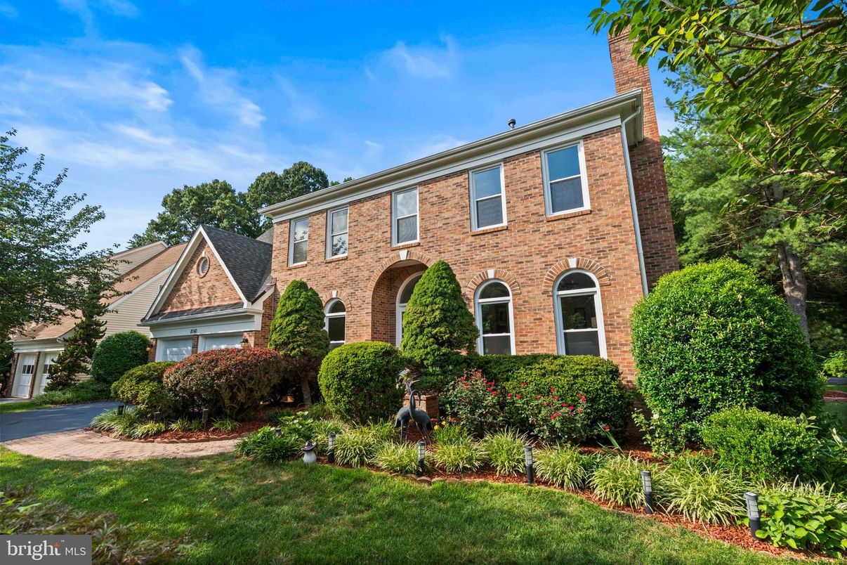 Exterior, Facade, Brick Facade, Georgian