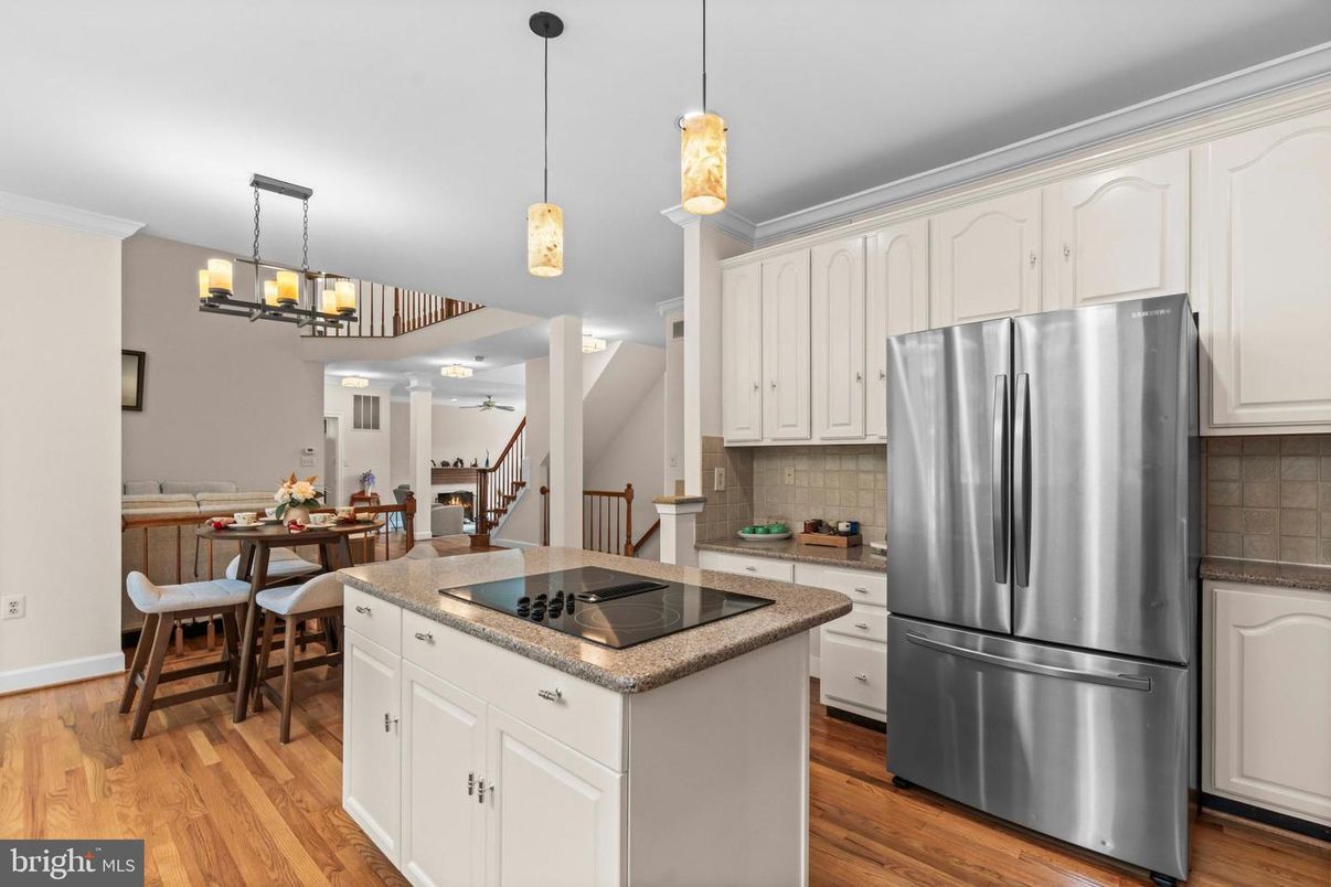 Chandelier, Dining room, Interior, Kitchen, Pendant Lights, Wood Texture Flooring