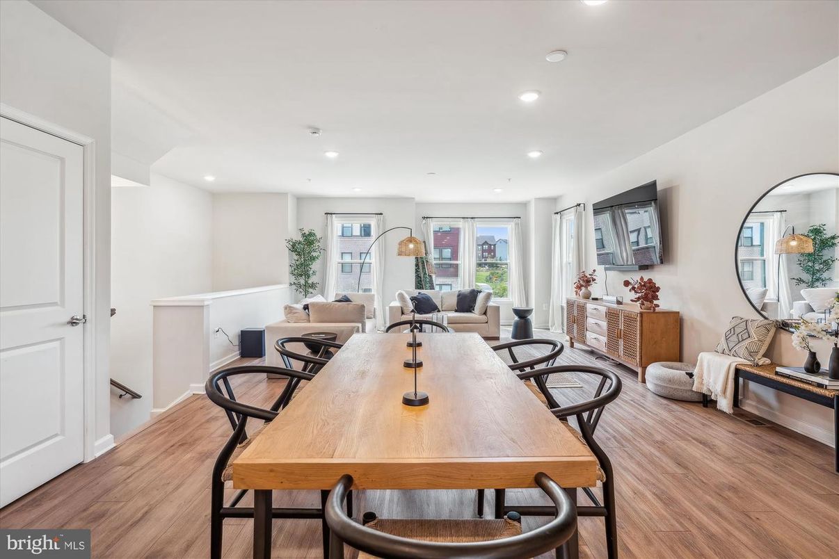 Dining room, Interior, Living room, Recessed Lighting, Wood Texture Flooring