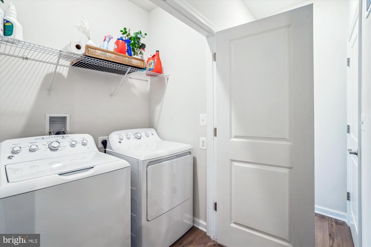 Interior, Utility Closets, Washer, Wood Texture Flooring