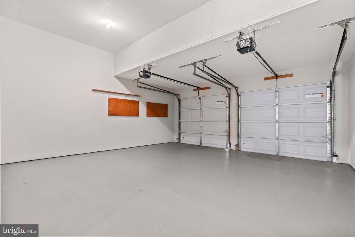 Garage, Interior