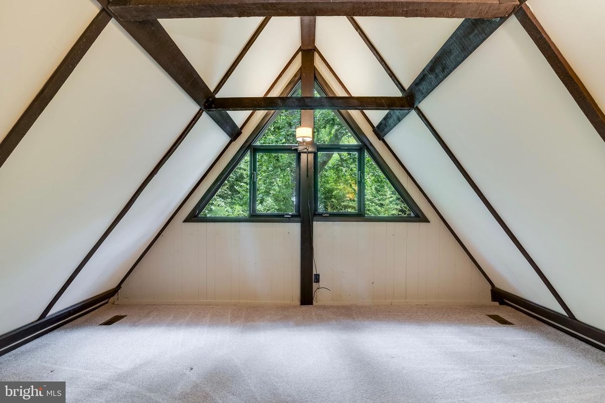 Empty room, Interior, Wooden Beams