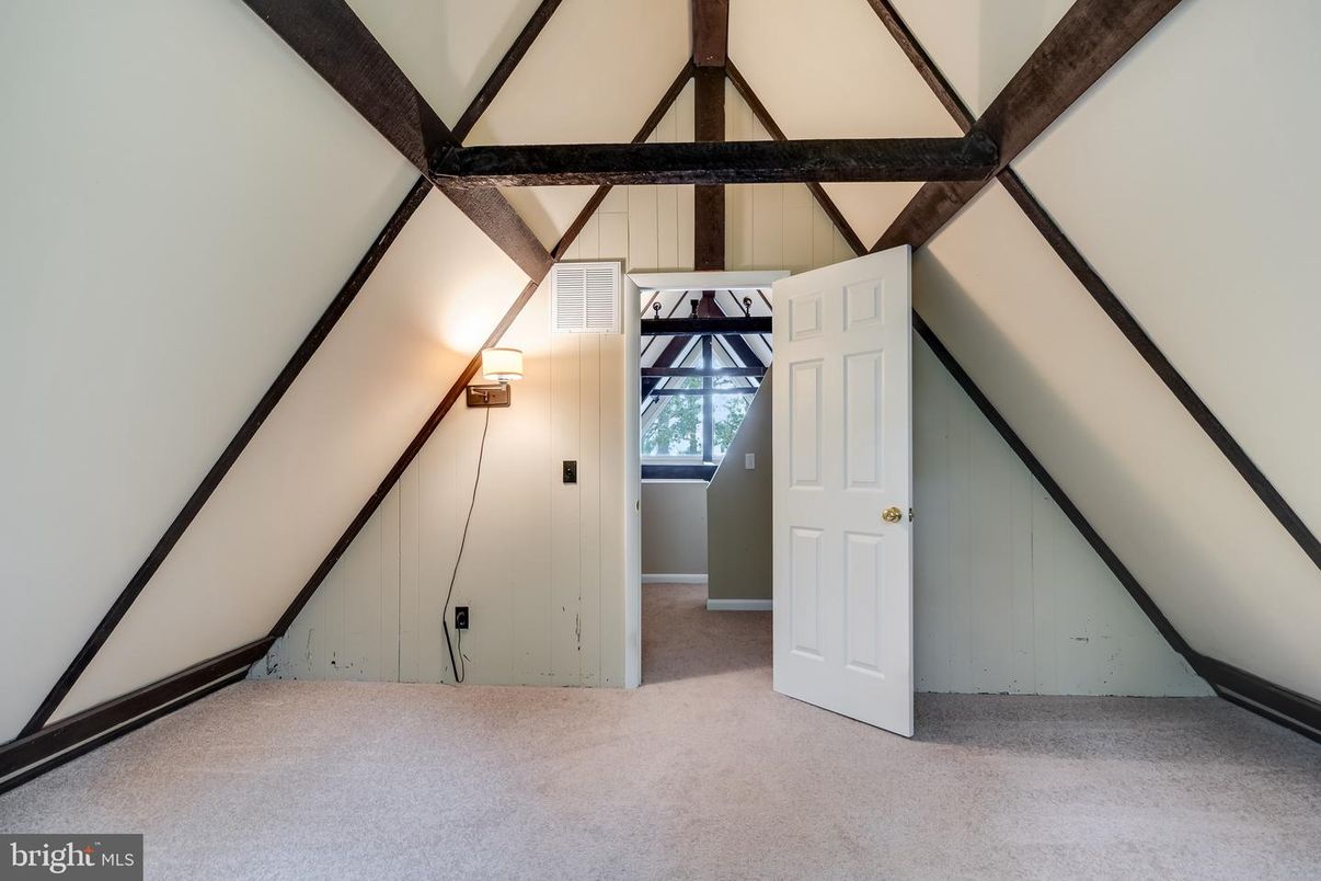 Empty room, Interior, Wooden Beams