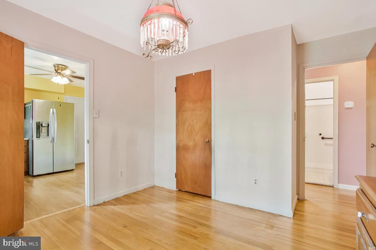 Chandelier, Empty room, Interior, Wood Texture Flooring