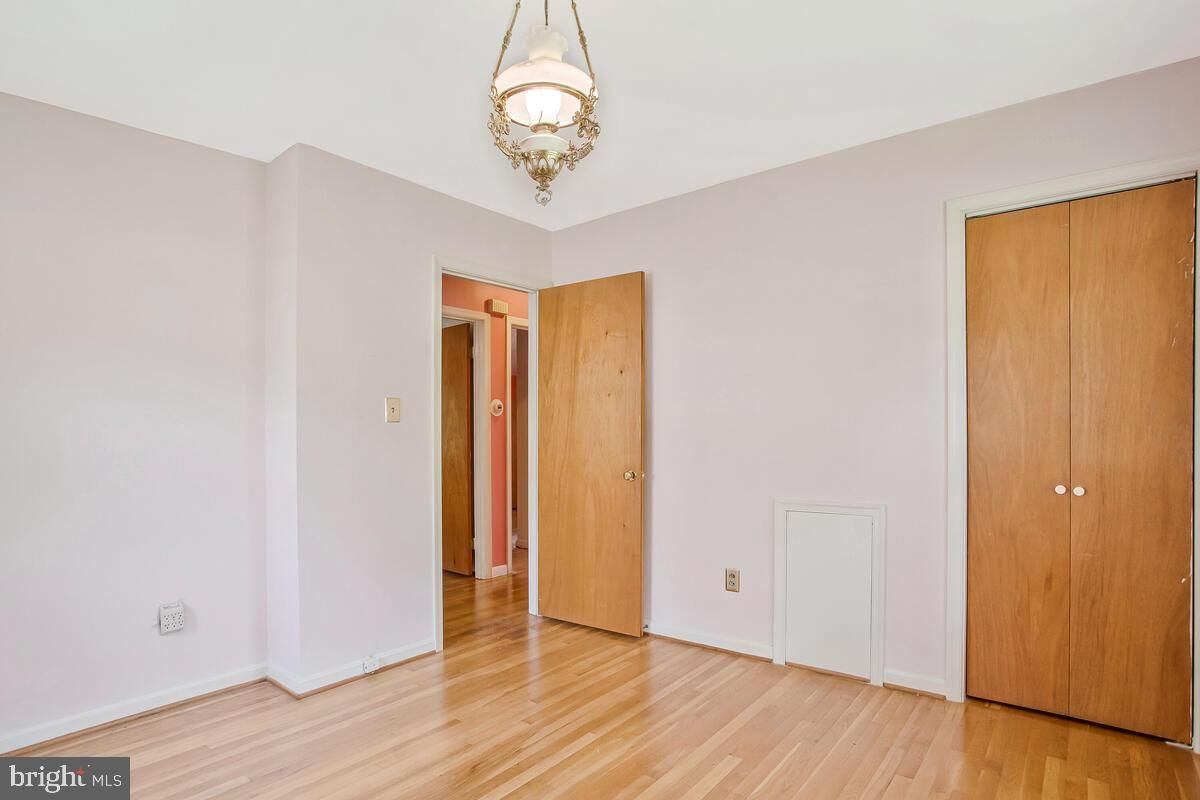 Chandelier, Empty room, Interior, Wood Texture Flooring