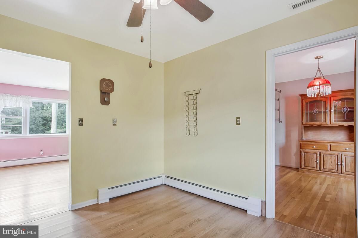 Empty room, Interior, Pendant Lights, Wood Texture Flooring