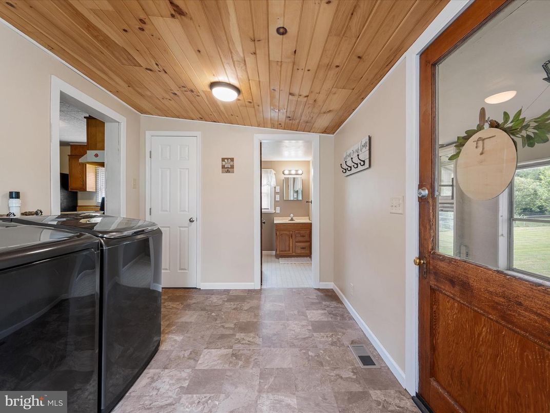Interior, Washer, Wooden Ceilings
