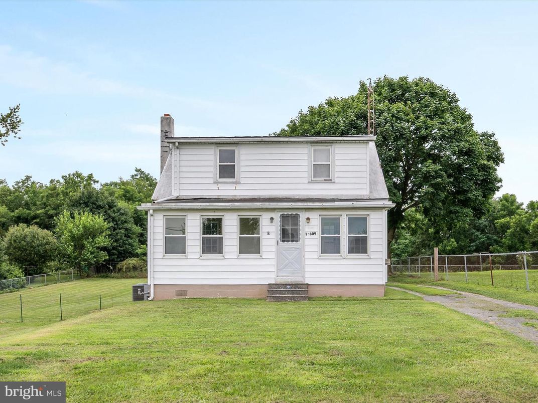 Backyard, Exterior, Facade, Cape Cod