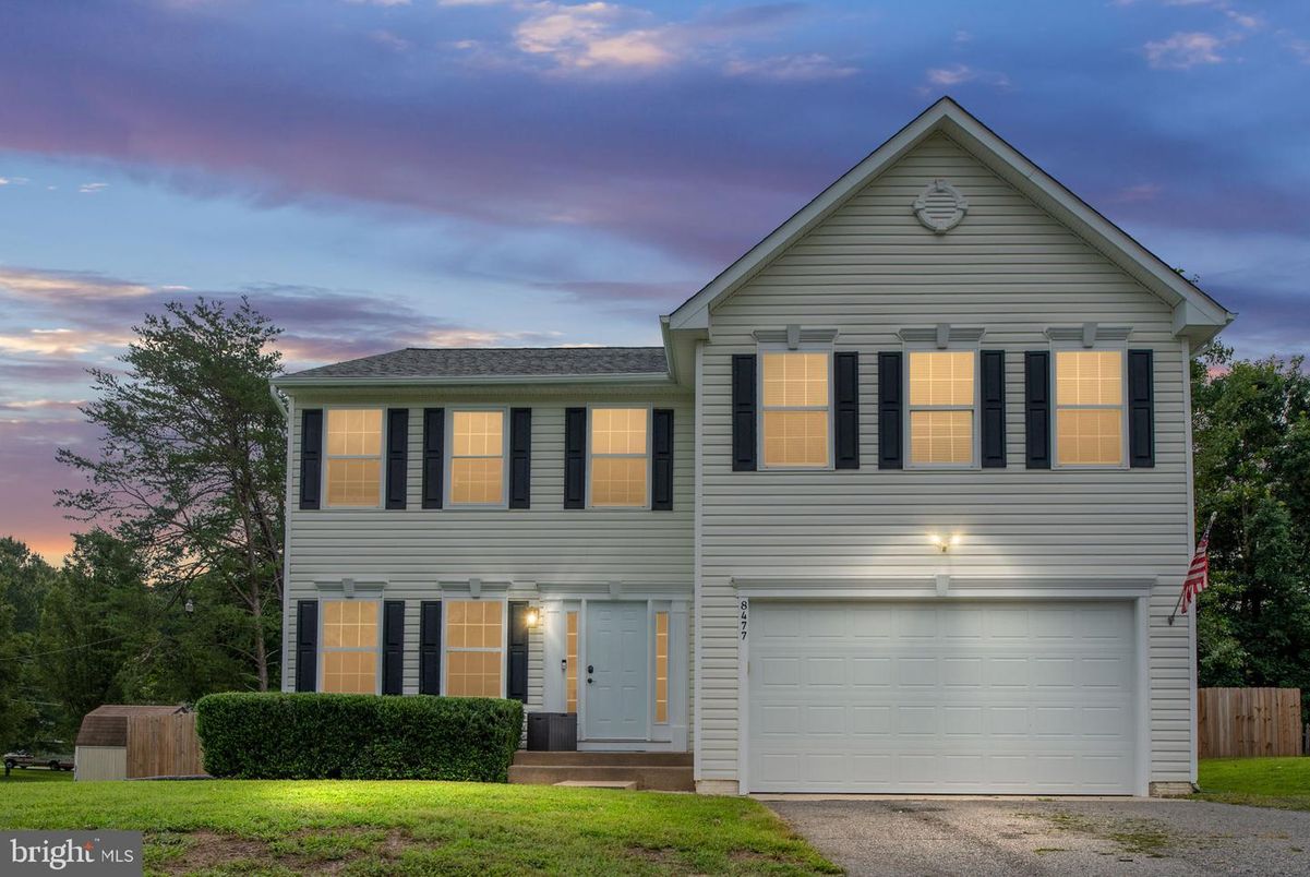 Attached, Exterior, Facade, Brick Traditional