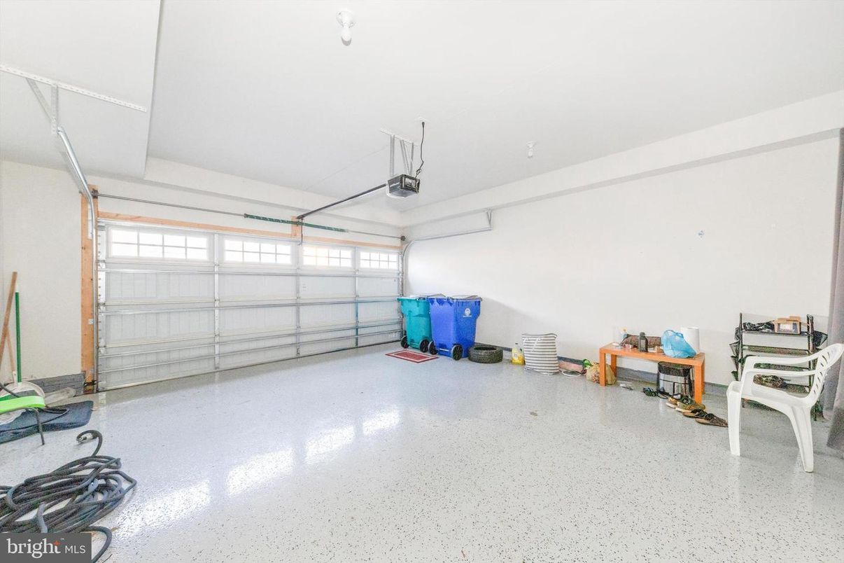 Garage, Interior