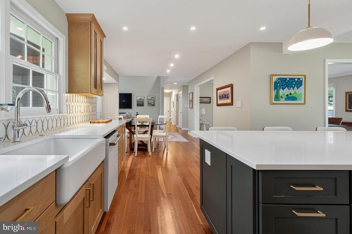 Dining room, Interior, Kitchen, Pendant Lights, Recessed Lighting, Wood Texture Flooring